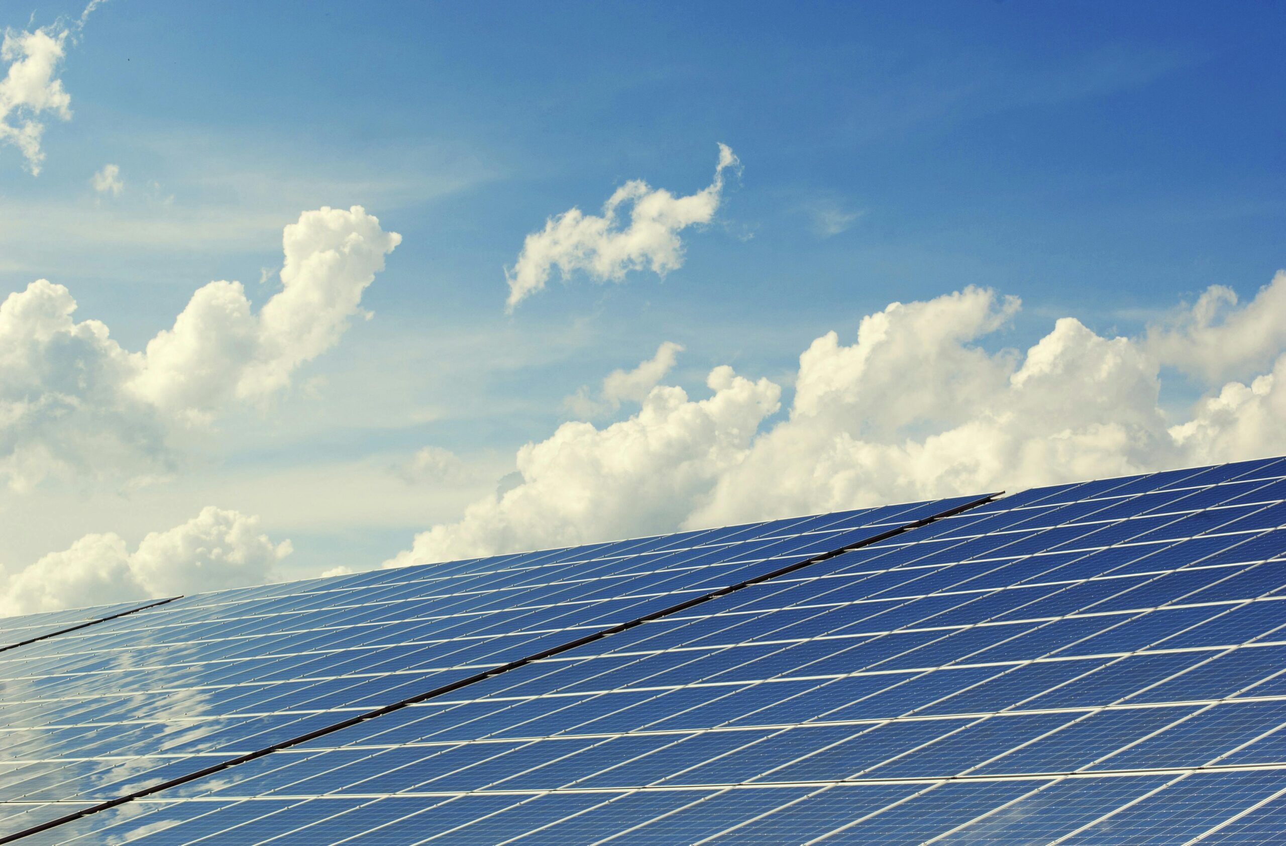 18 décembre 2024À la une Actualités Aménagements extérieurs Rénovation énergétique Les panneaux solaires en kit : sont-ils vraiment rentables pour les particuliers ?