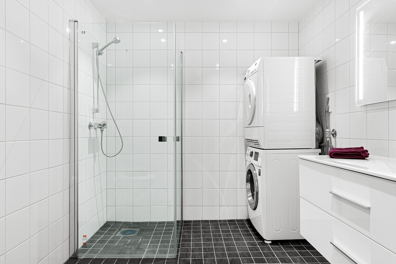 18 novembre 2024À la une Actualités Aménagements intérieurs Nos conseils Nos conseils pratiques Les 5 choses à ne pas oublier quand on rénove une petite salle de bain