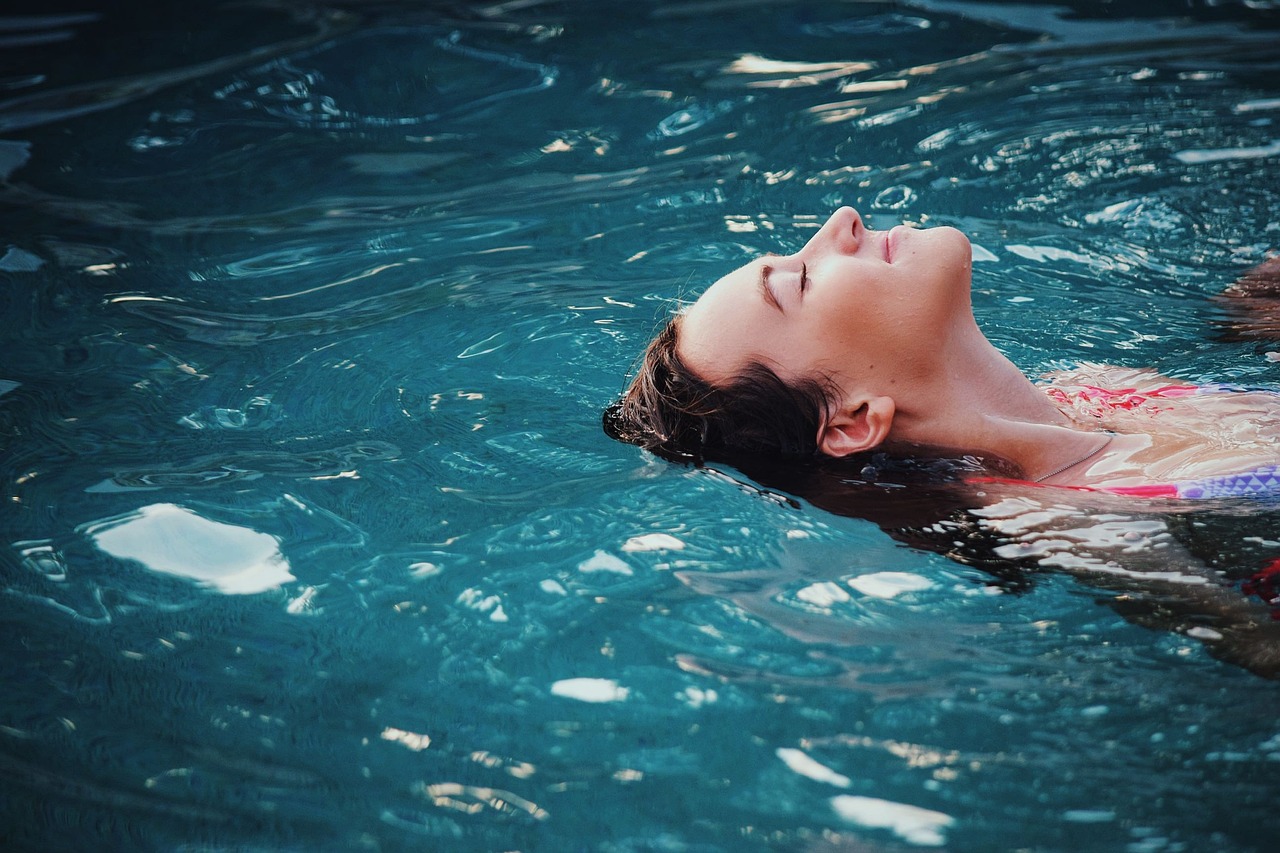Tout savoir sur la garantie décennale pour une piscine coque