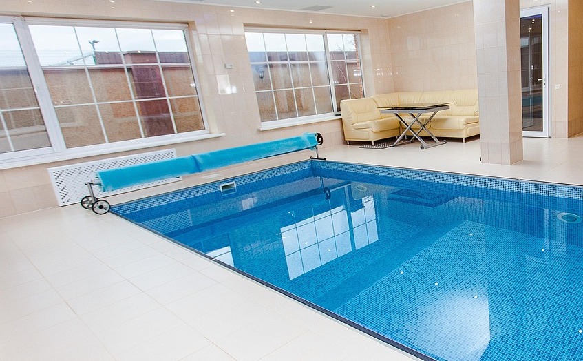 25 juin 2025À la une Actualités Aménagements extérieurs Couverture de piscine enterrée : choisissez celle qui vous convient !